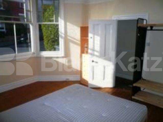 			LET BY BLACK KATZ, 3 Bedroom, 1 bath, 1 reception Flat			 Alexandra Gardens, MUSWELL HILL